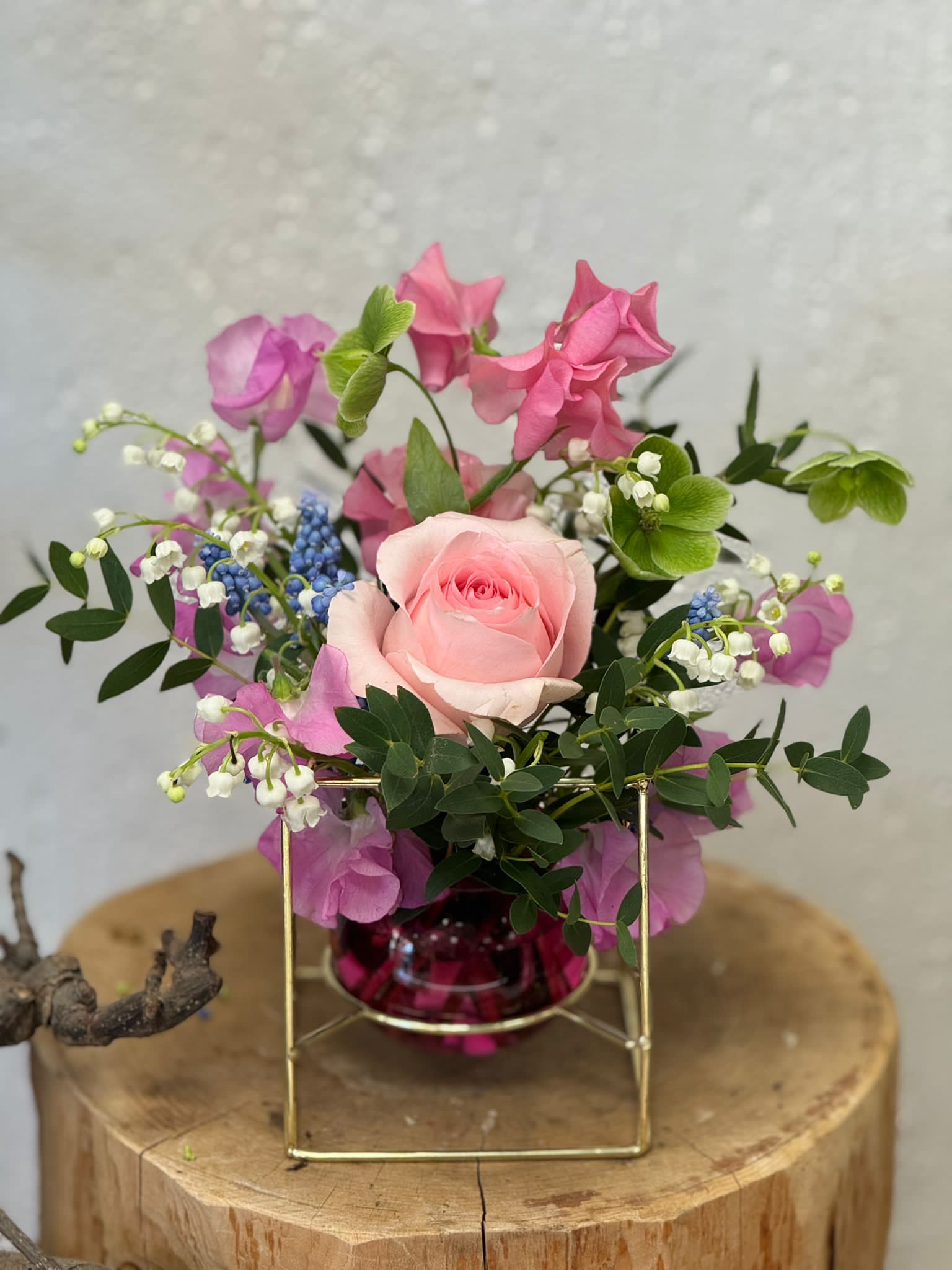 Vase avec fleurs du bonheur